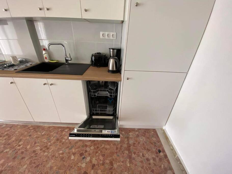 New! Flower Patio House 2 Bdr - Bbq - Wash Machine Lávrion Exteriör bild